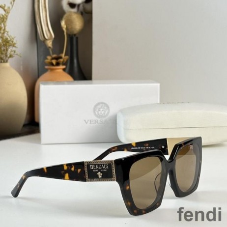 Fendi FE40068U Fendance Sunglasses In Acetate Black/Brown